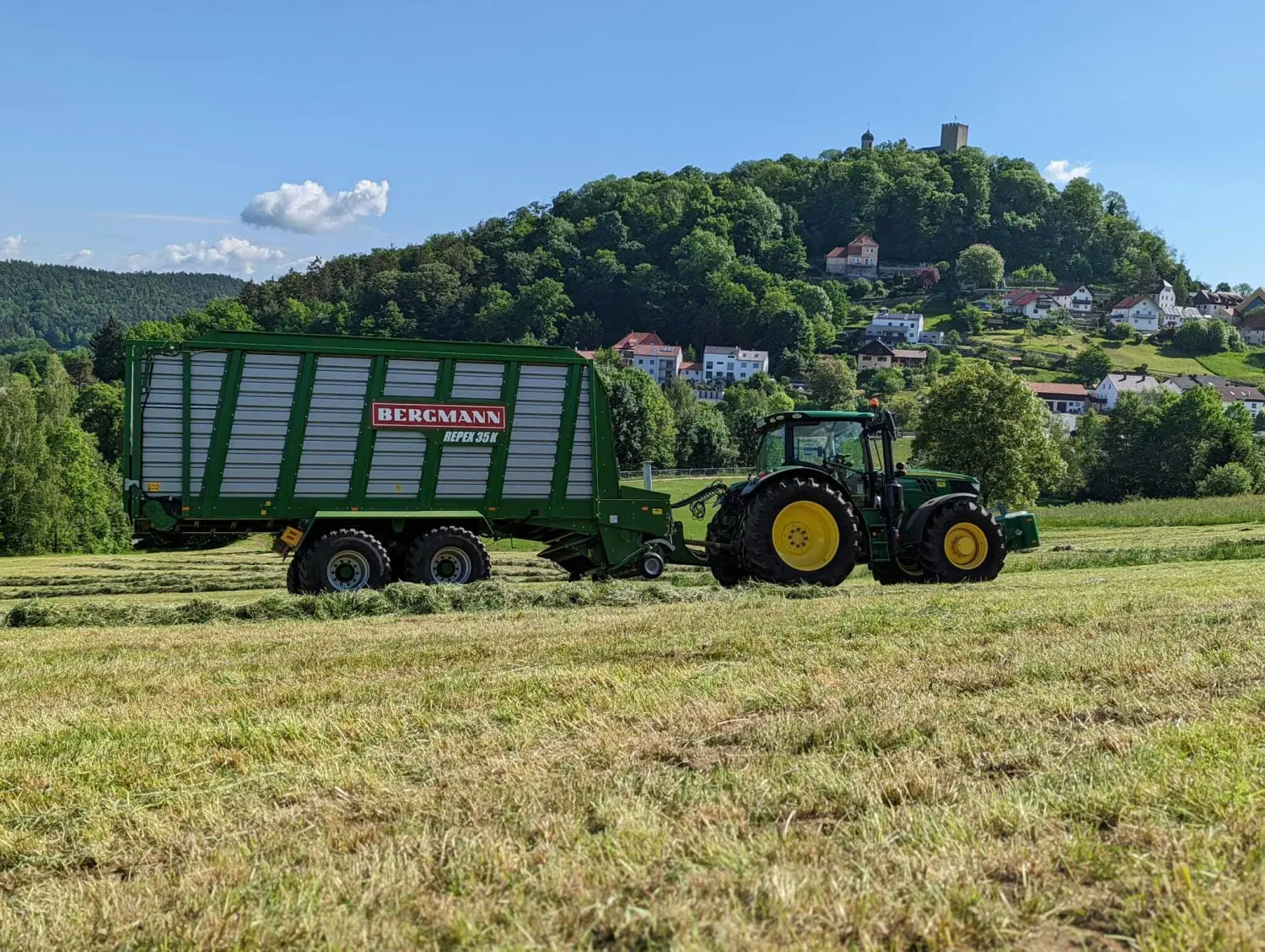 Silagetransport mit Kurzschnitt - Ladewagen 