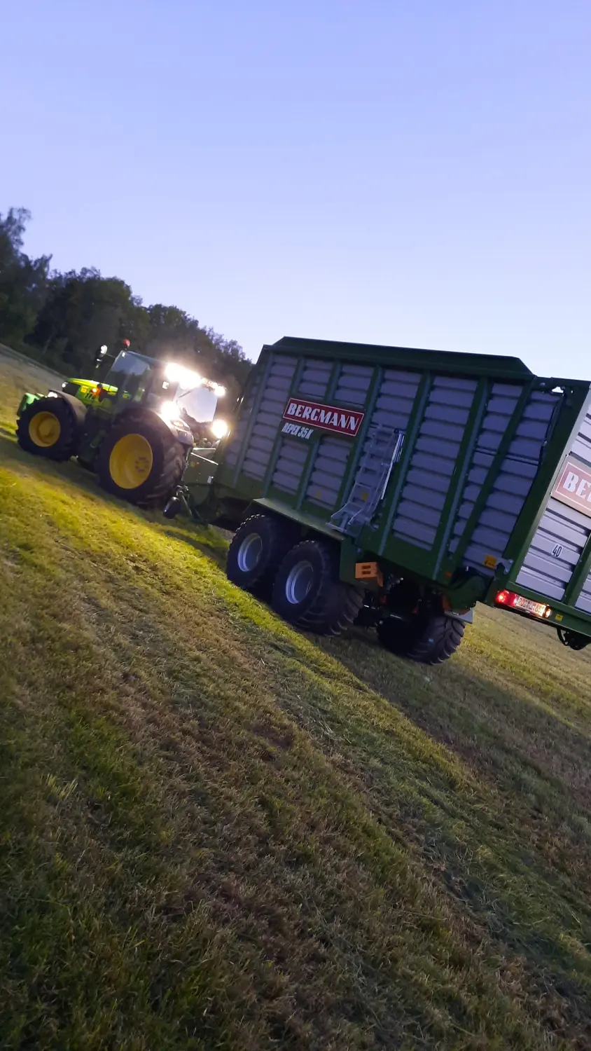 Silagetransport mit Kurzschnitt - Ladewagen 