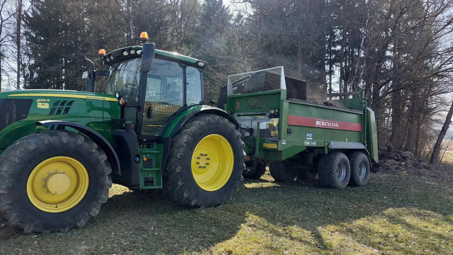 Ausbringung von Mist durch Lohnunternehmen Meier