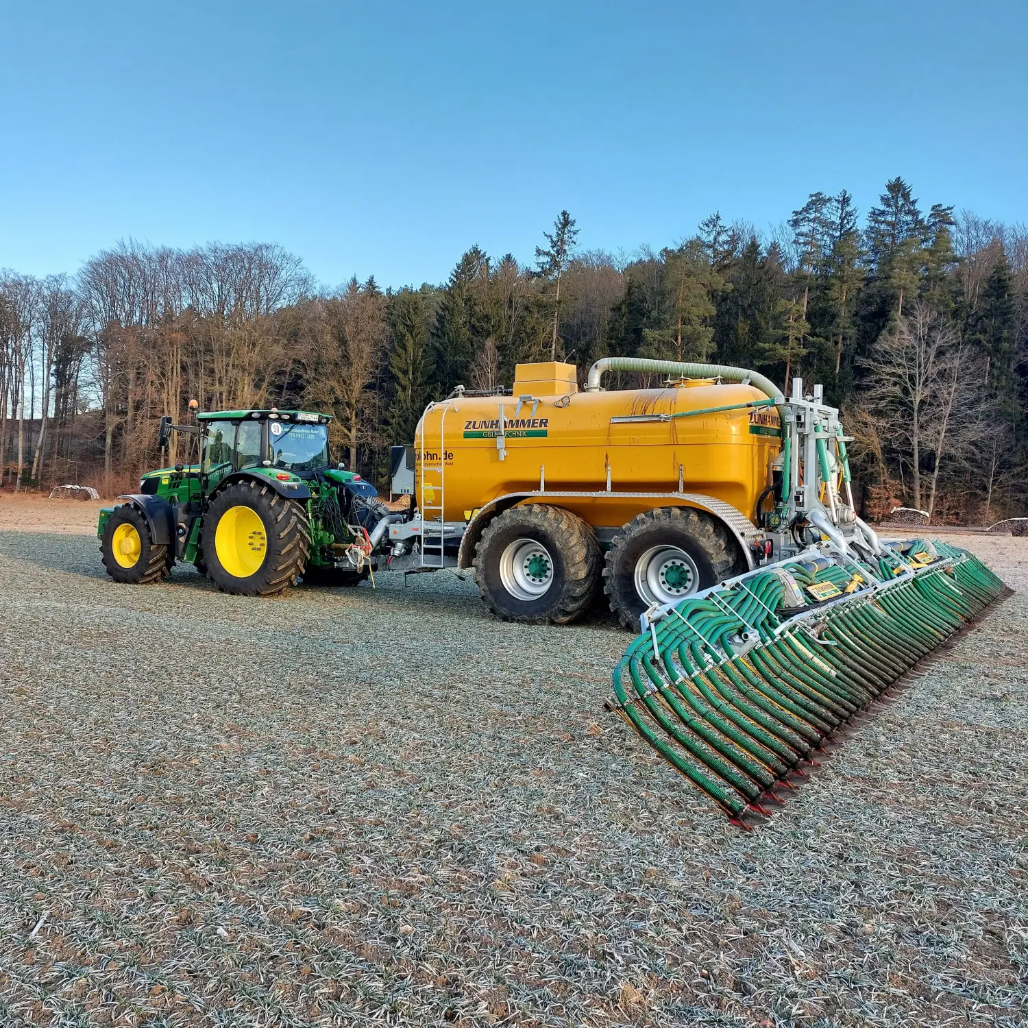 Ausbringung von Gülle mit Schleppschlauch oder Prallteller durch Lohnunternehmen Meier